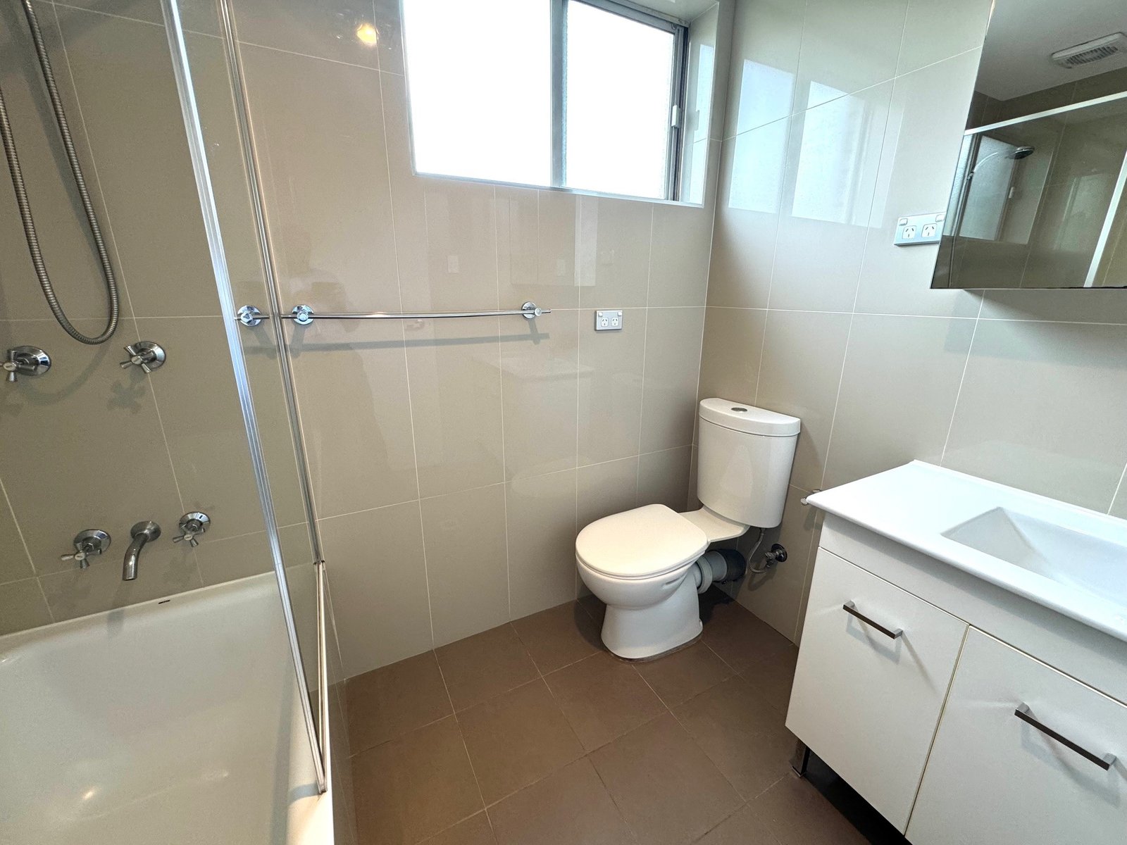 4/13 Allen Street CANTERBURY 3