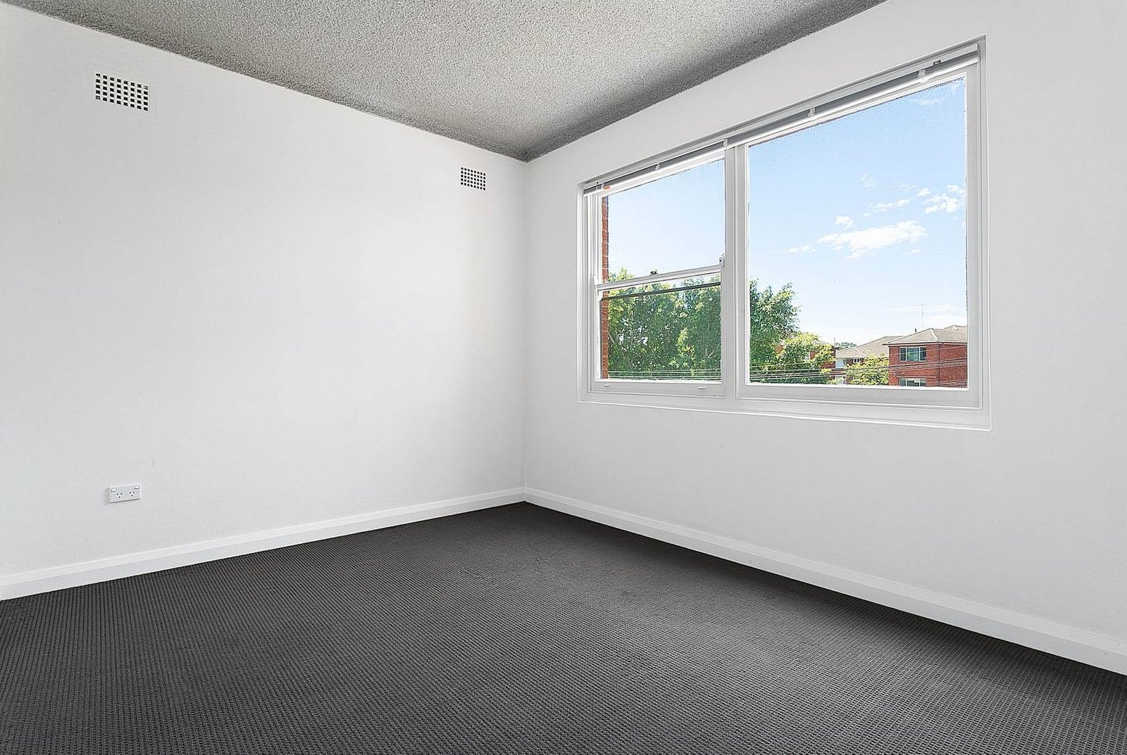 4/13 Brittain Crescent HILLSDALE 4