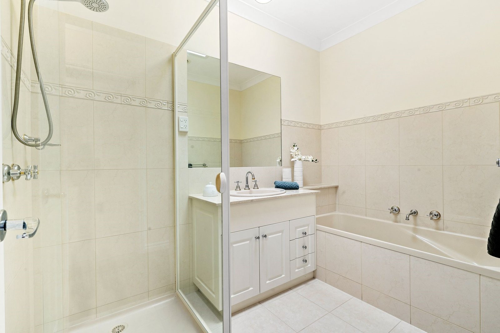 Real Estate and Property in 4/13 Heath Avenue, Oakleigh, VIC