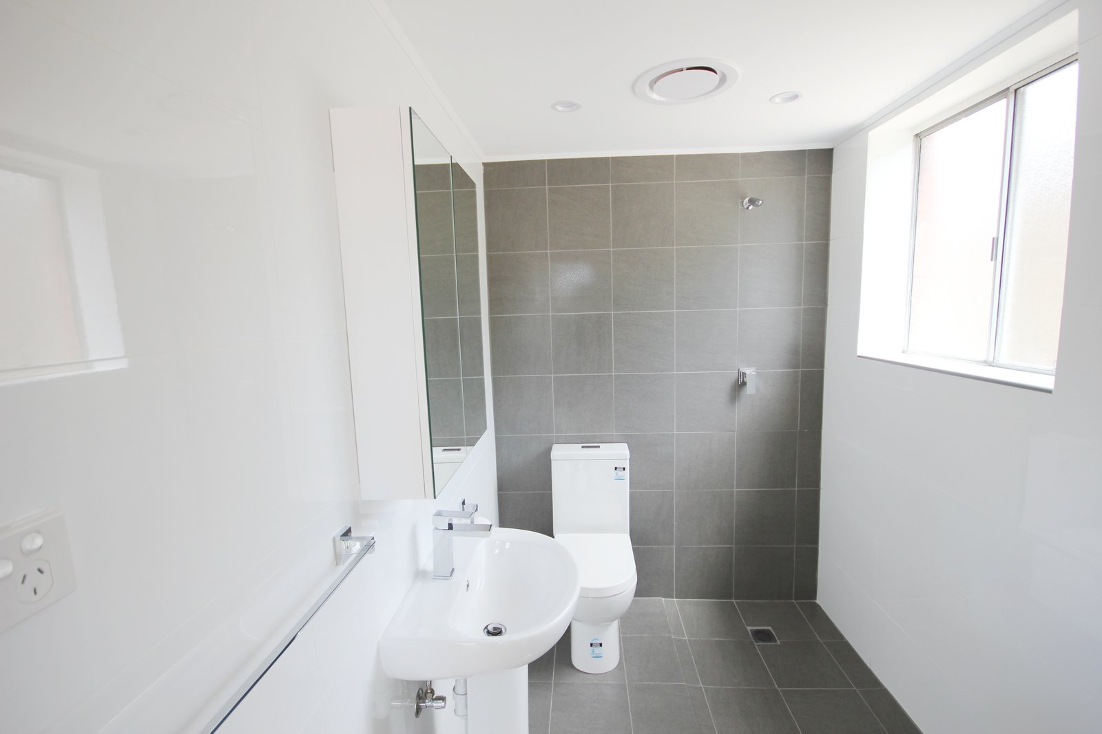 4/13 McKern Street CAMPSIE 4