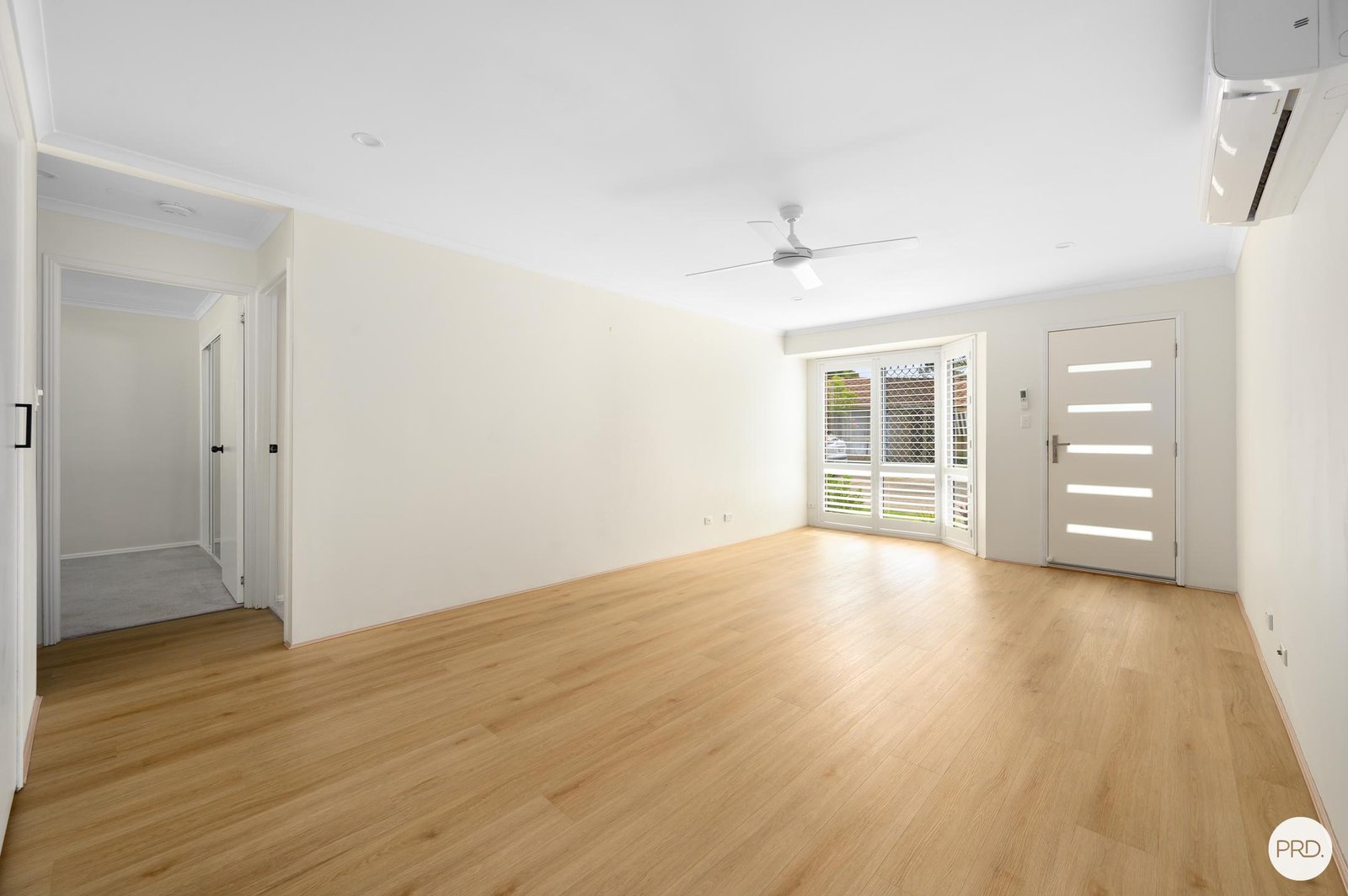 4/13 Stephanie Court LABRADOR 2