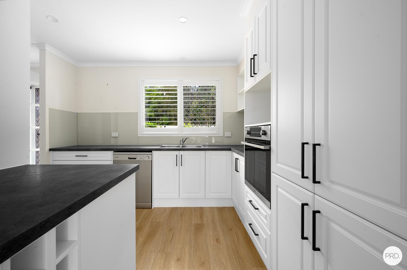 4/13 Stephanie Court LABRADOR 3