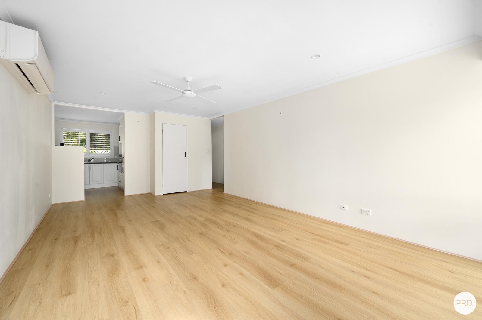 4/13 Stephanie Court LABRADOR 4