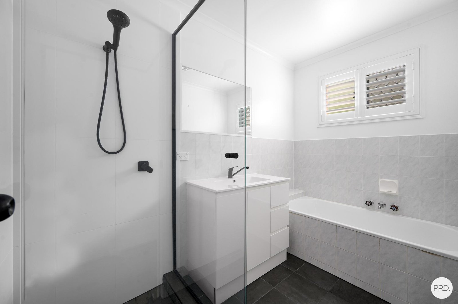 4/13 Stephanie Court LABRADOR 7