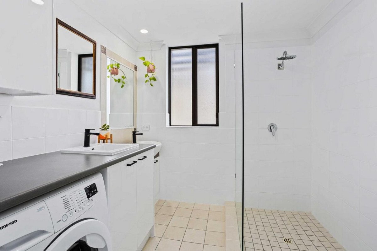 4/13 Stephens Street Burleigh Heads 23