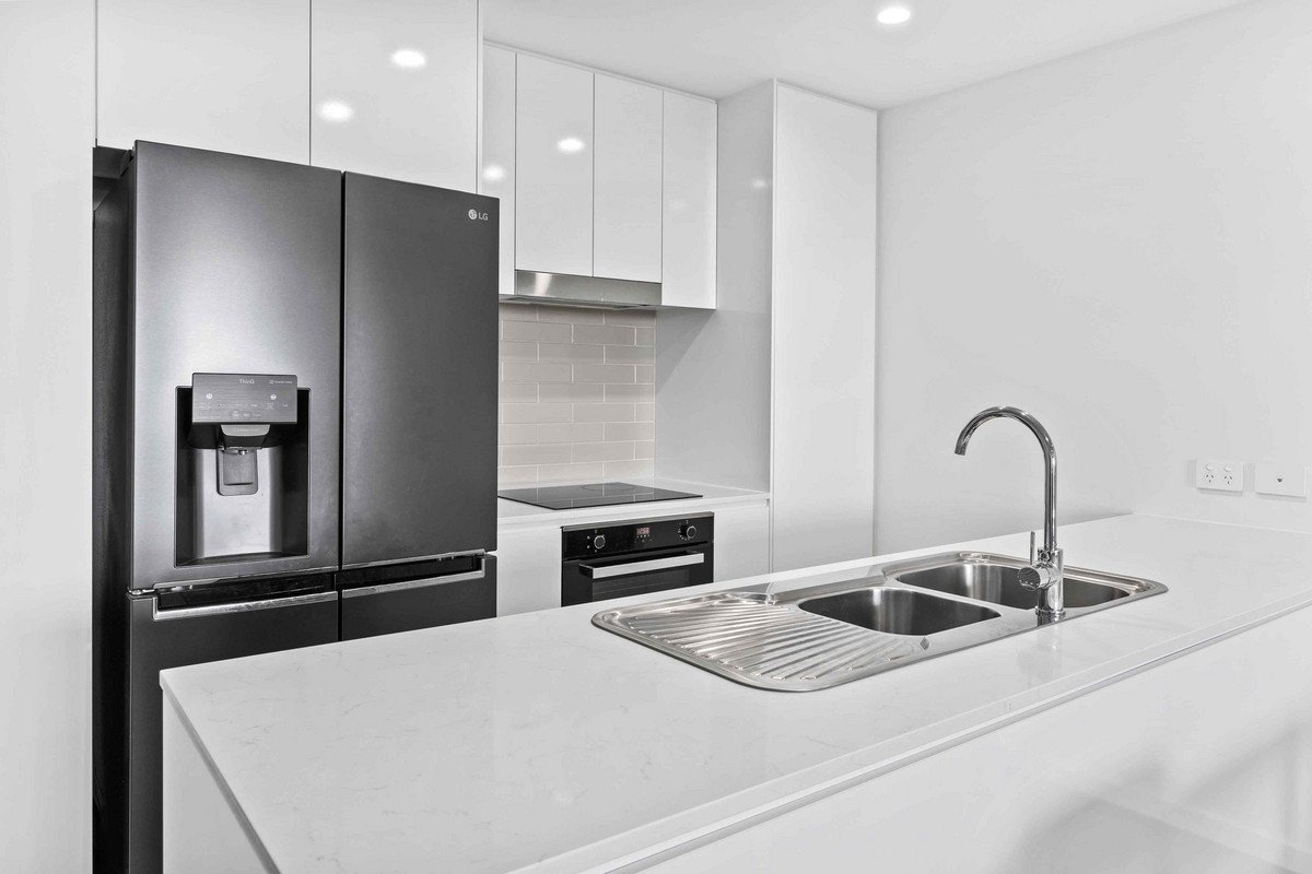 41304/2 Main Street Varsity Lakes 2