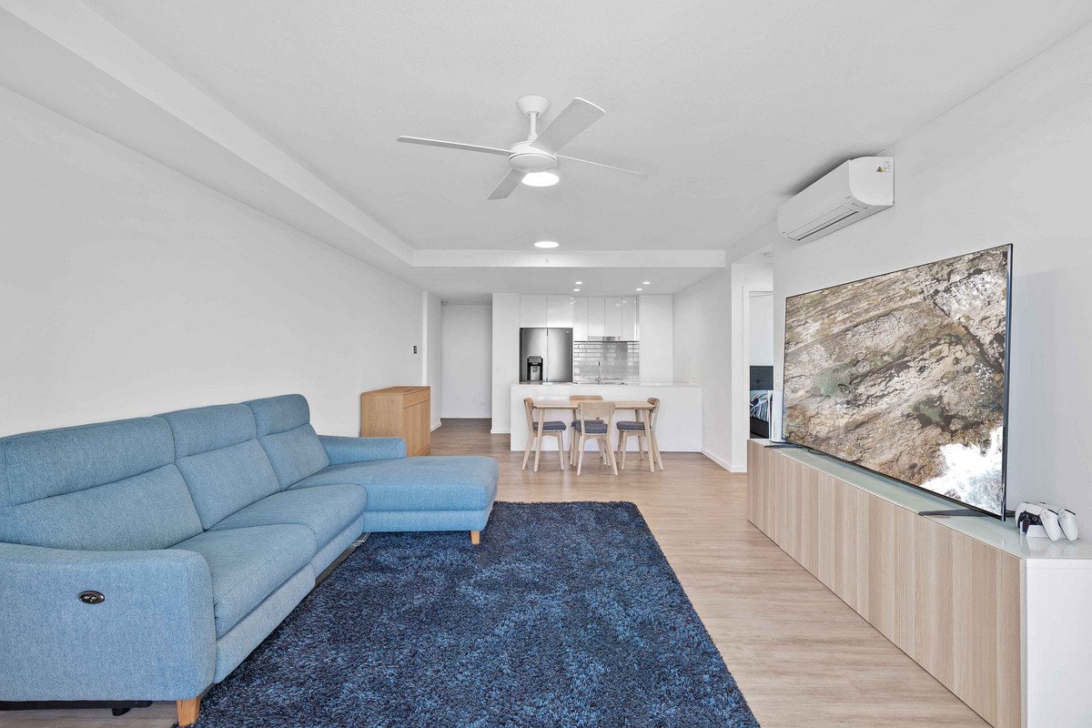 41304/2 Main Street Varsity Lakes 3