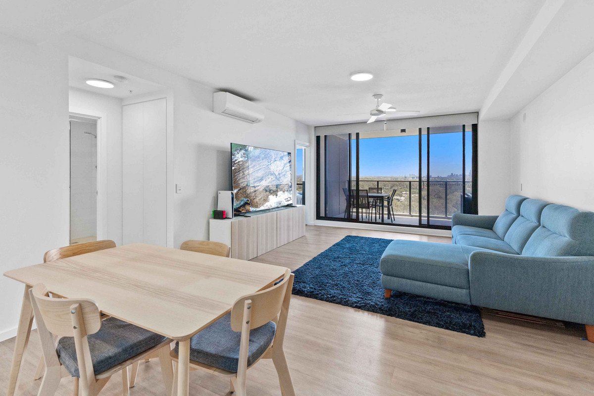 41304/2 Main Street Varsity Lakes 5