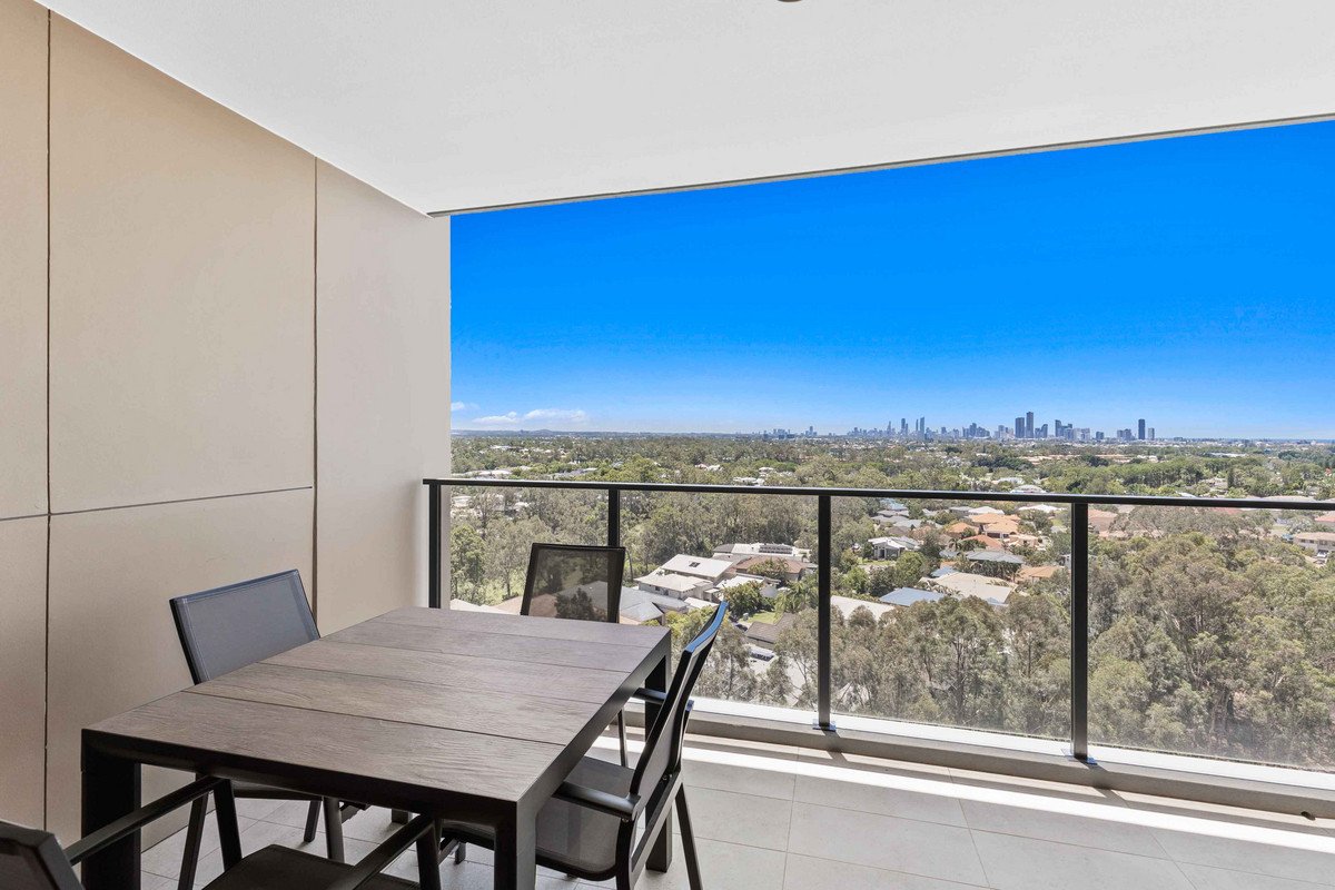 41304/2 Main Street Varsity Lakes 8