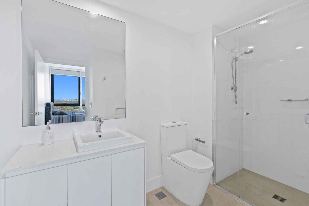 41304/2 Main Street Varsity Lakes 10