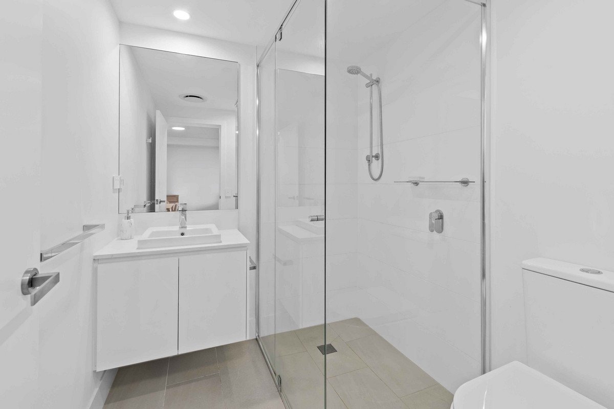 41304/2 Main Street Varsity Lakes 12