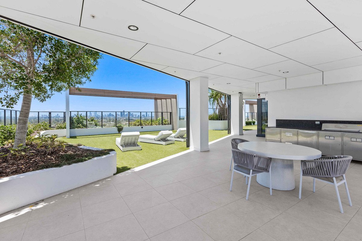 41304/2 Main Street Varsity Lakes 14