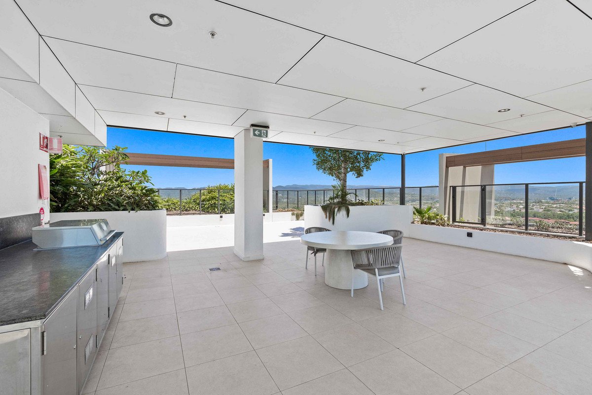 41304/2 Main Street Varsity Lakes 19