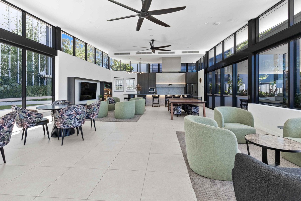 41304/2 Main Street Varsity Lakes 20