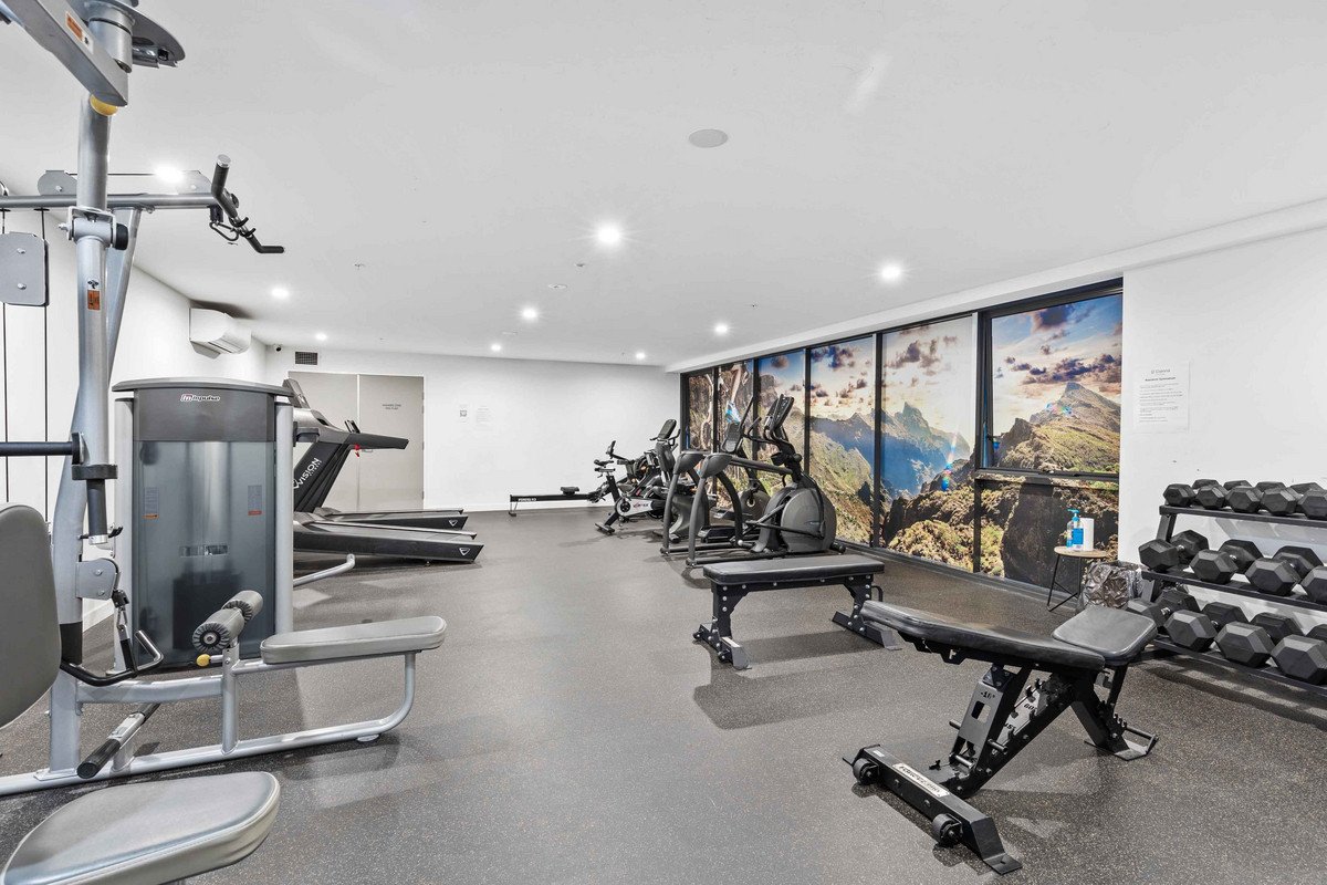 41304/2 Main Street Varsity Lakes 21