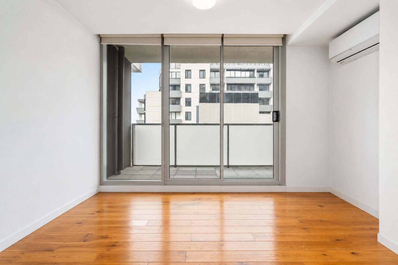Gallery: 413/101 Bay Street