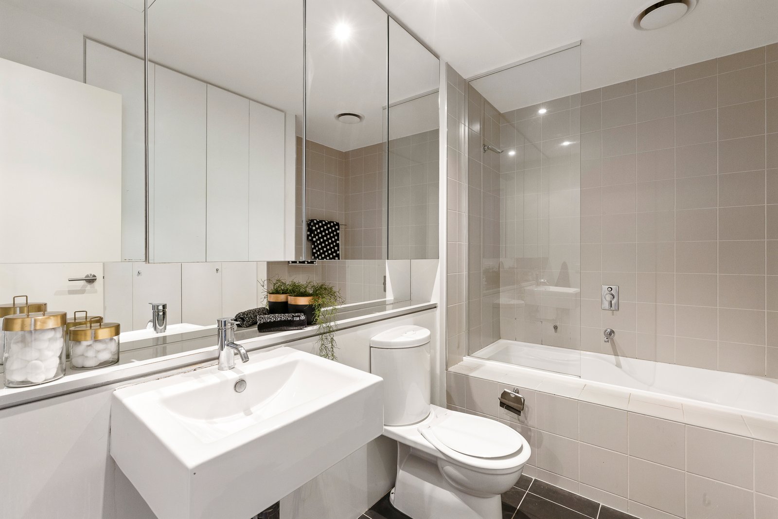 Gallery: 413/163 Inkerman Street