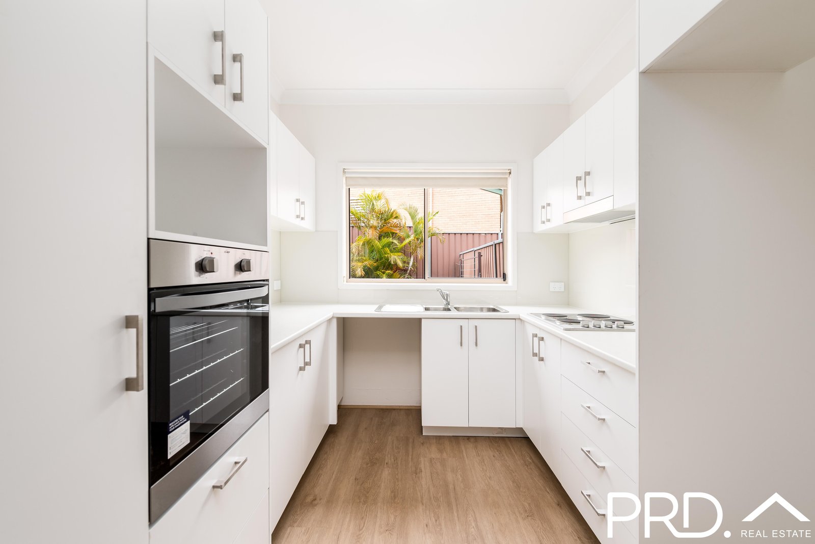 4/135 Rex Road GEORGES HALL 3