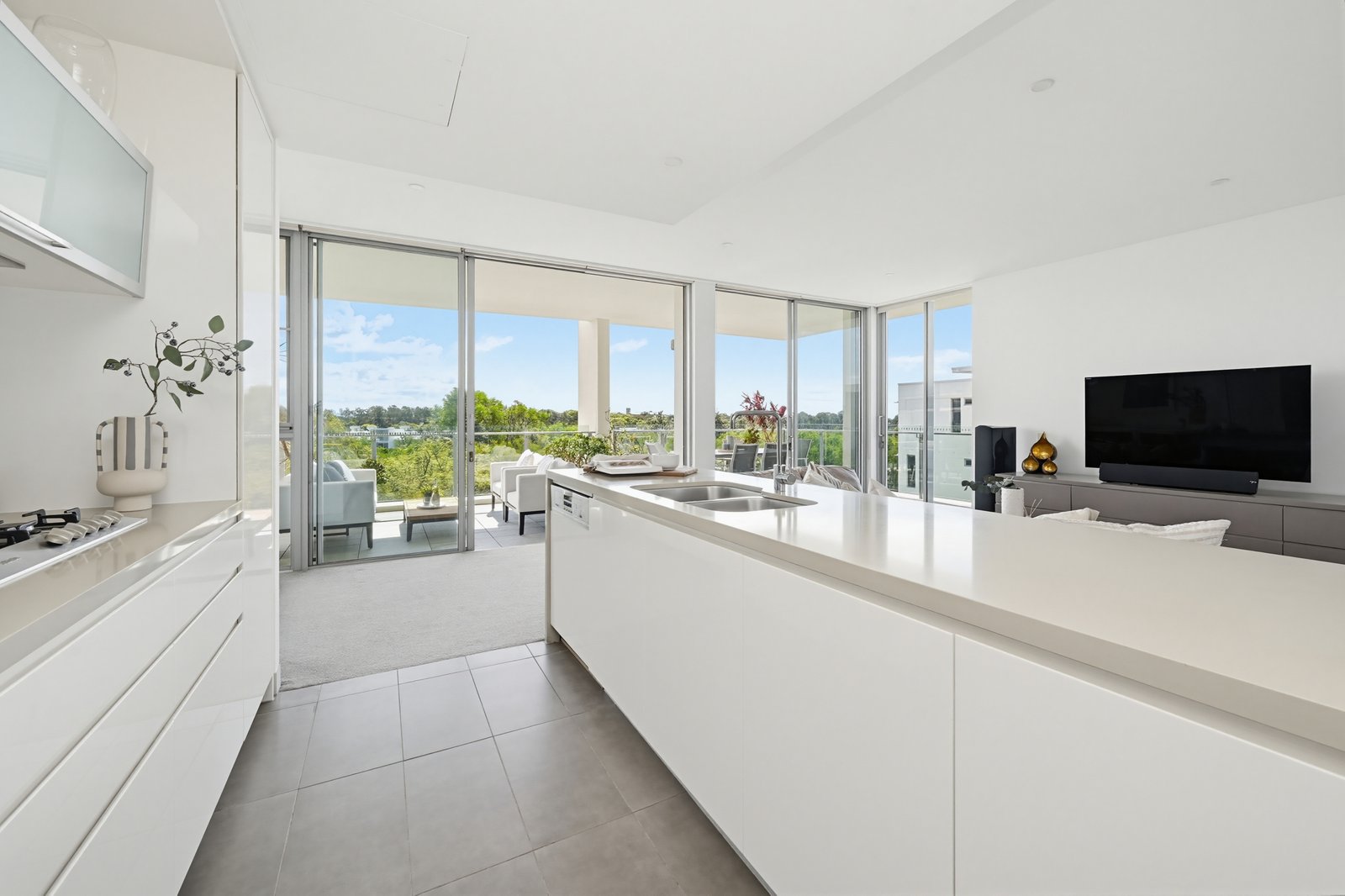 413/8 Jenner Street LITTLE BAY 9