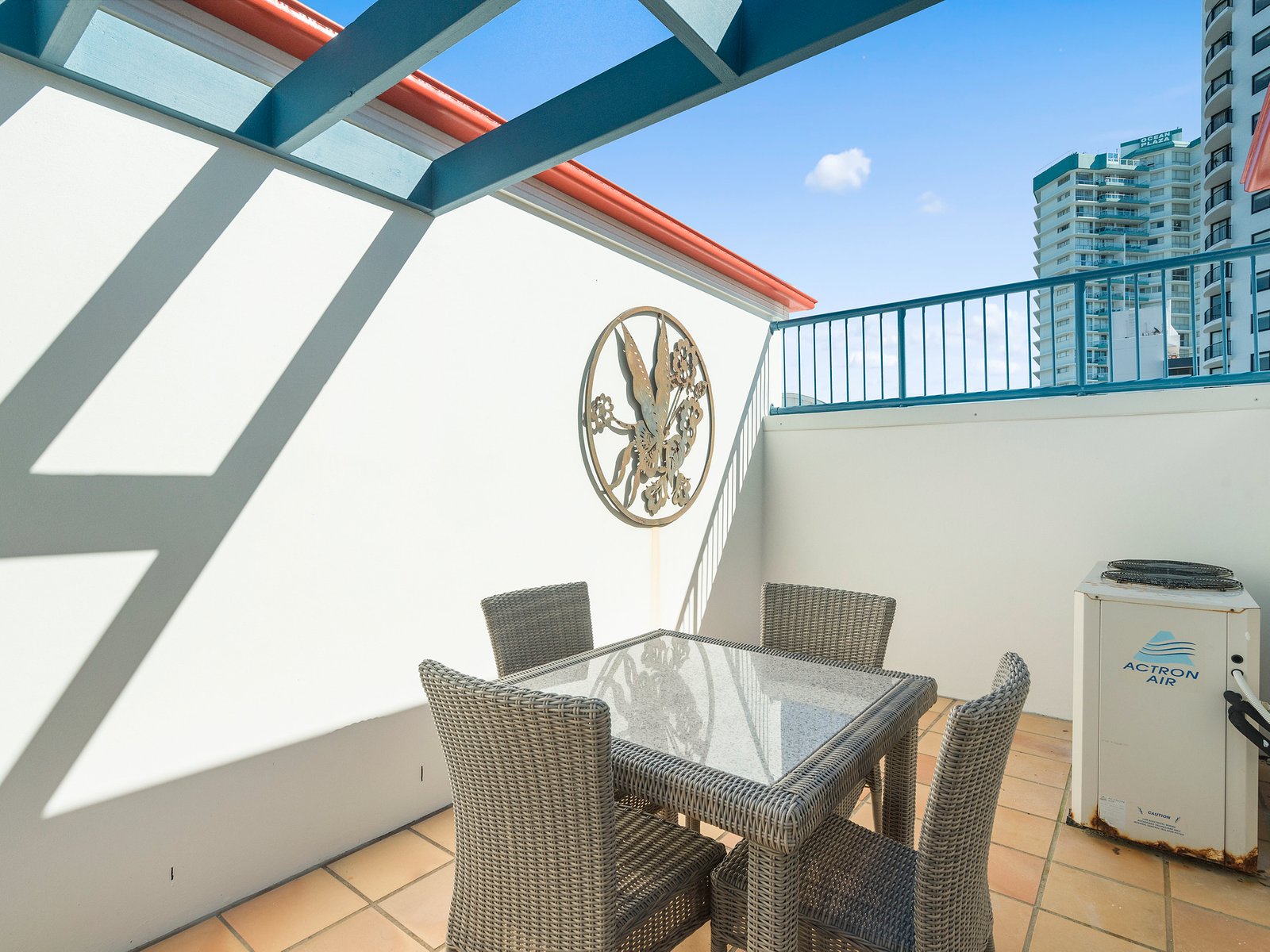 413/99 Griffith Street COOLANGATTA 6