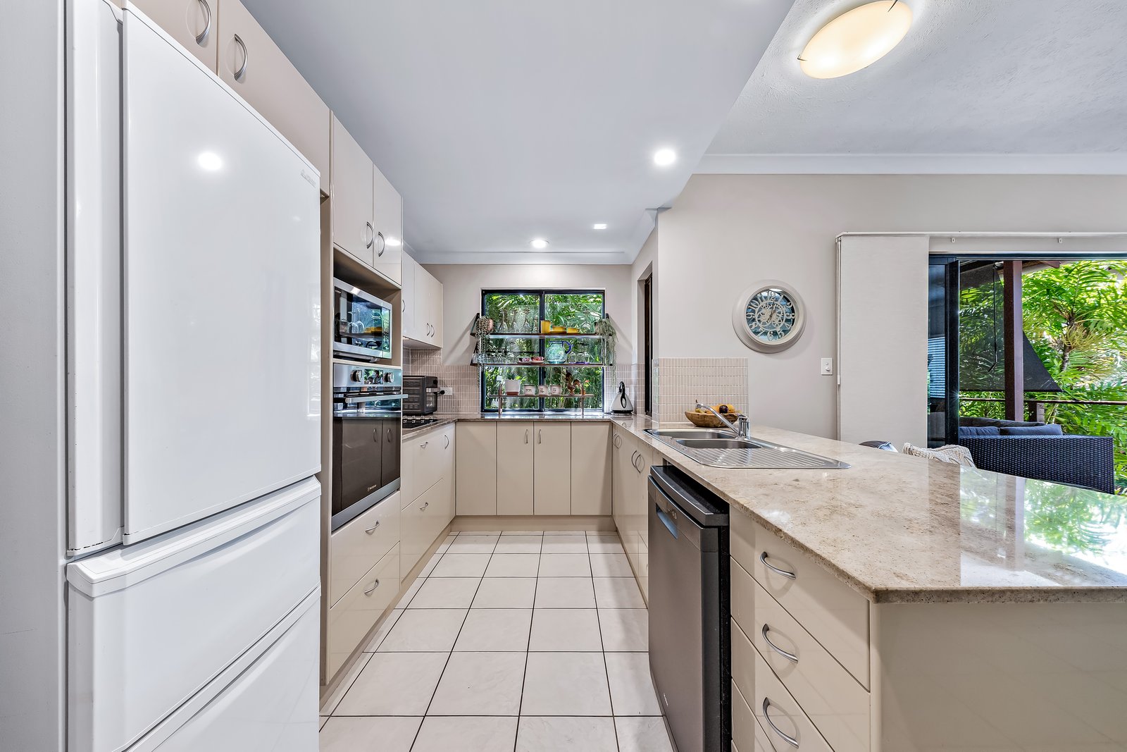 4/14 Altmann Avenue CANNONVALE 13