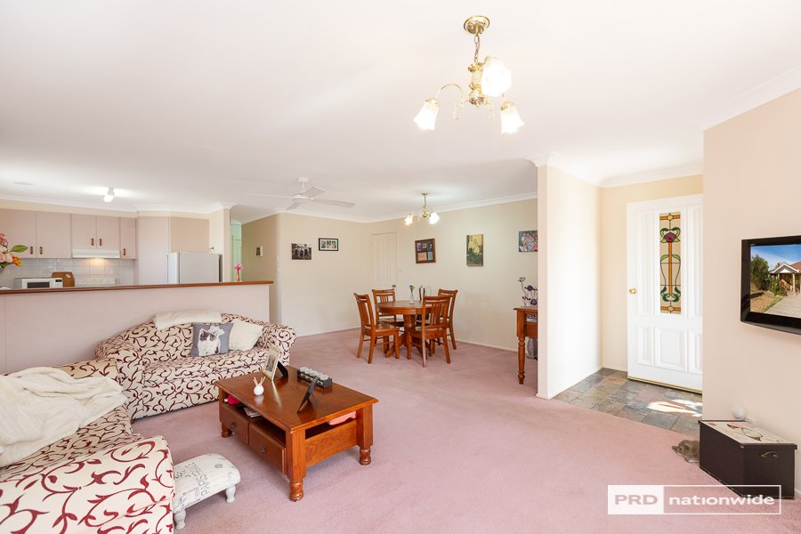 4/14 Cowper Close TAMWORTH 2
