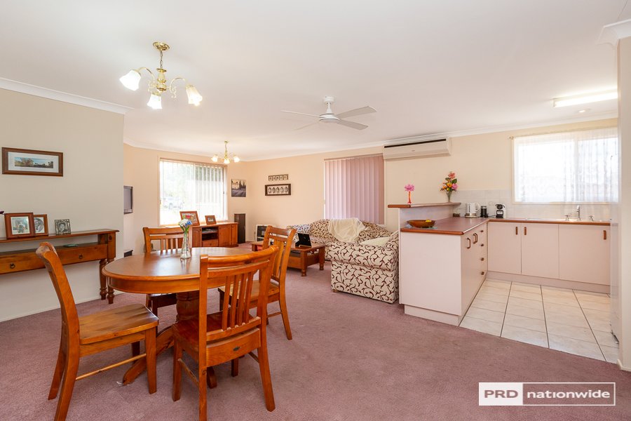 4/14 Cowper Close TAMWORTH 4