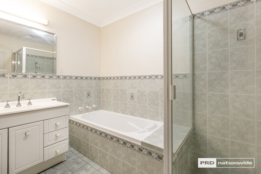 4/14 Cowper Close TAMWORTH 7