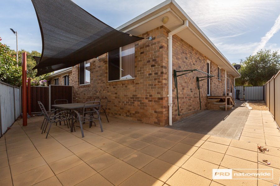 4/14 Cowper Close TAMWORTH 8