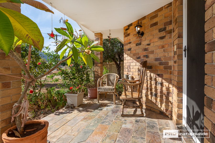 4/14 Cowper Close TAMWORTH 9
