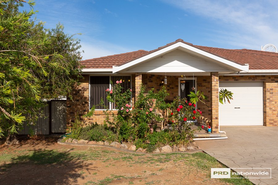 4/14 Cowper Close TAMWORTH 10