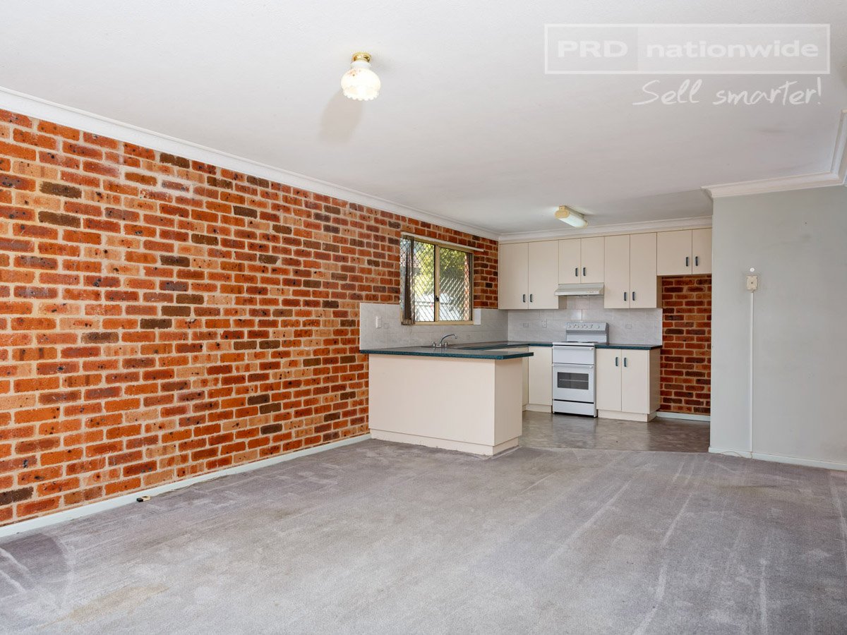 4/14 Wewak Street ASHMONT 2