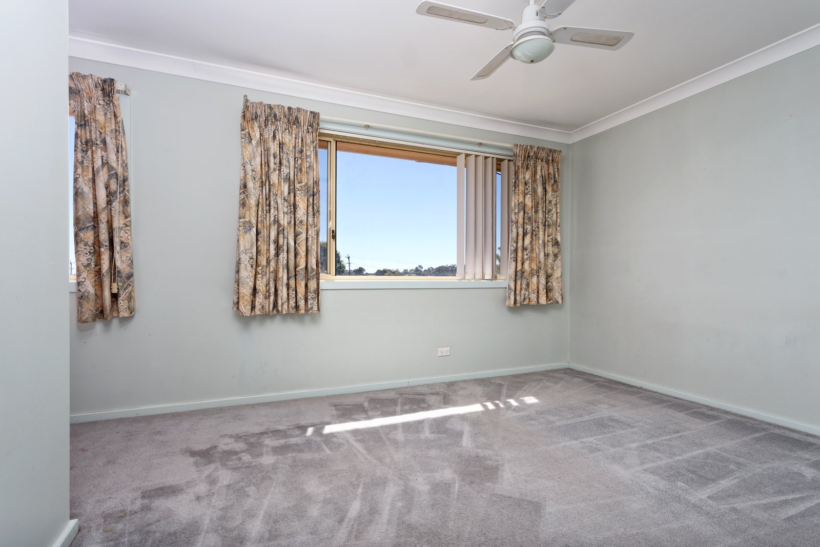 4/14 Wewak Street ASHMONT 4