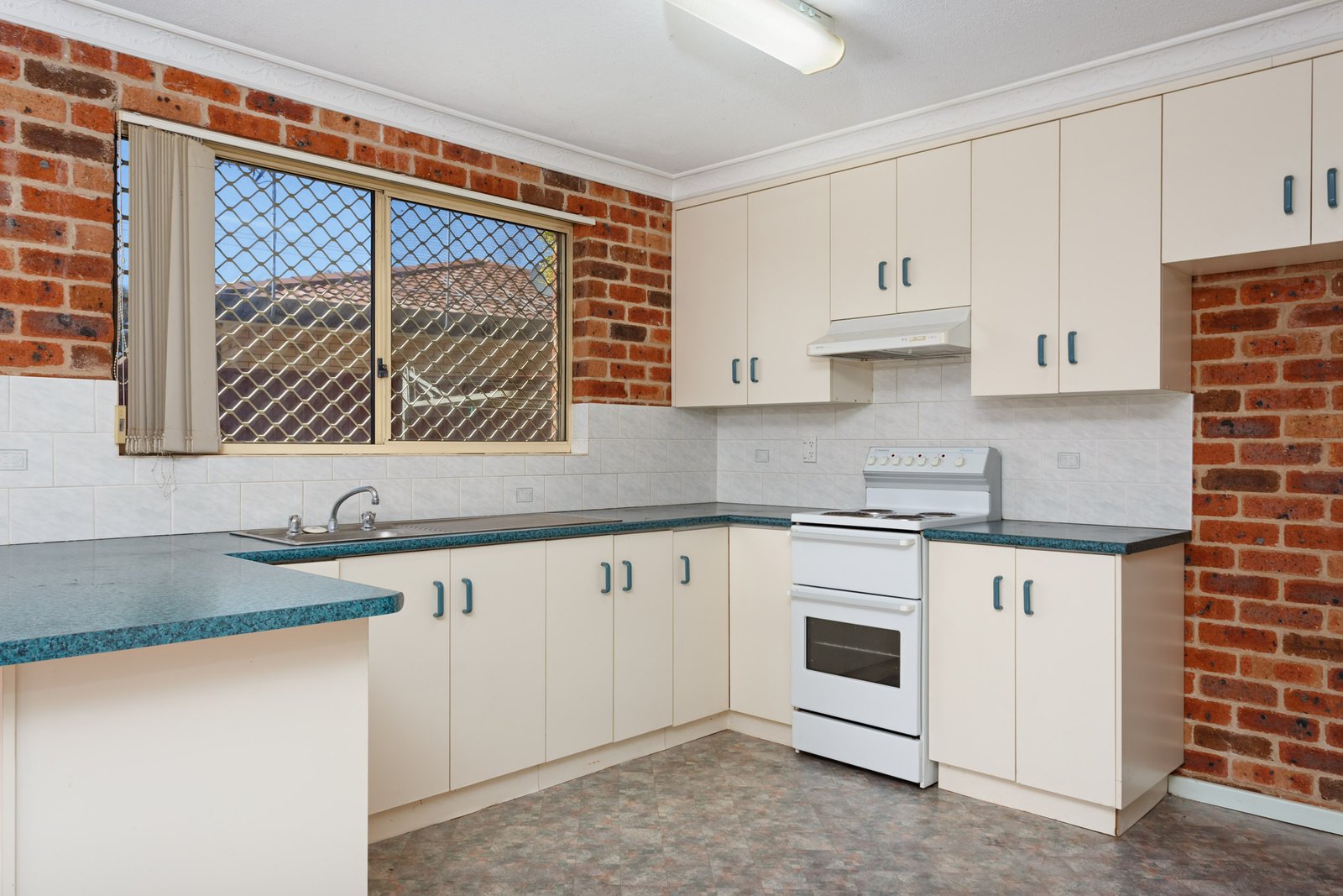 4/14 Wewak Street ASHMONT 7