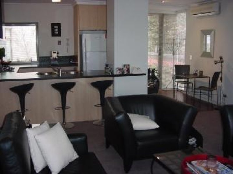 Gallery: 4/145 Beach Street
