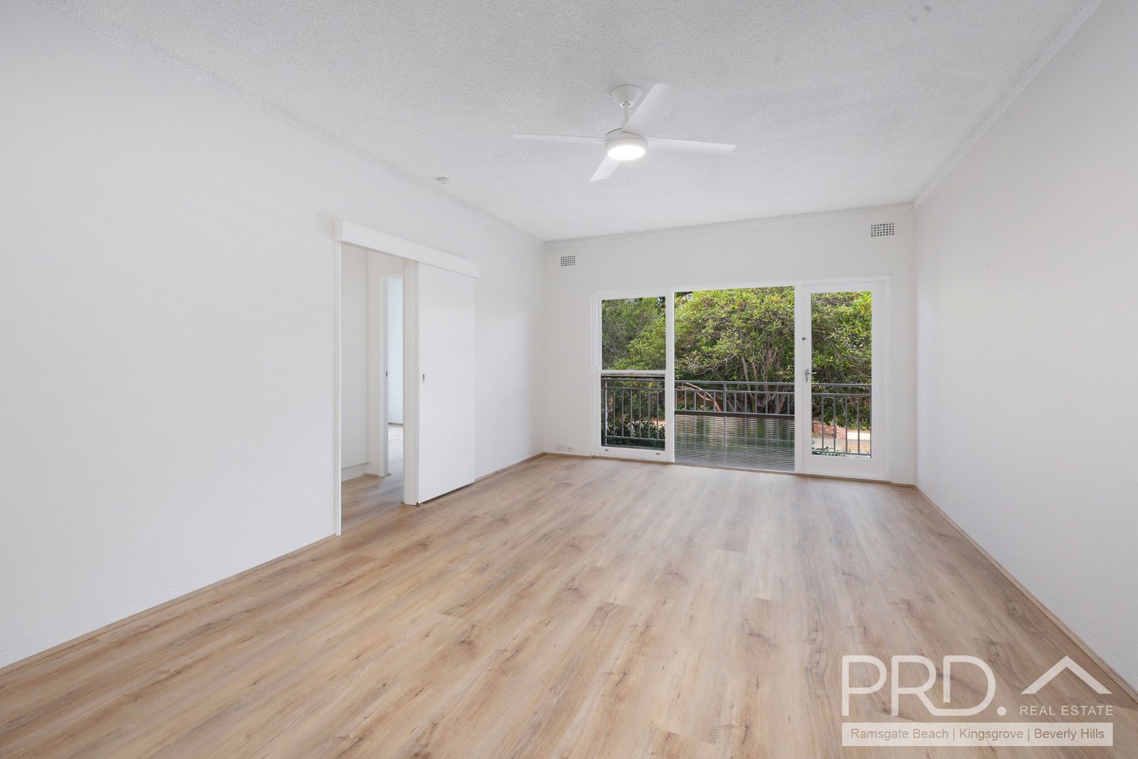 4/146 Russell Avenue DOLLS POINT 2