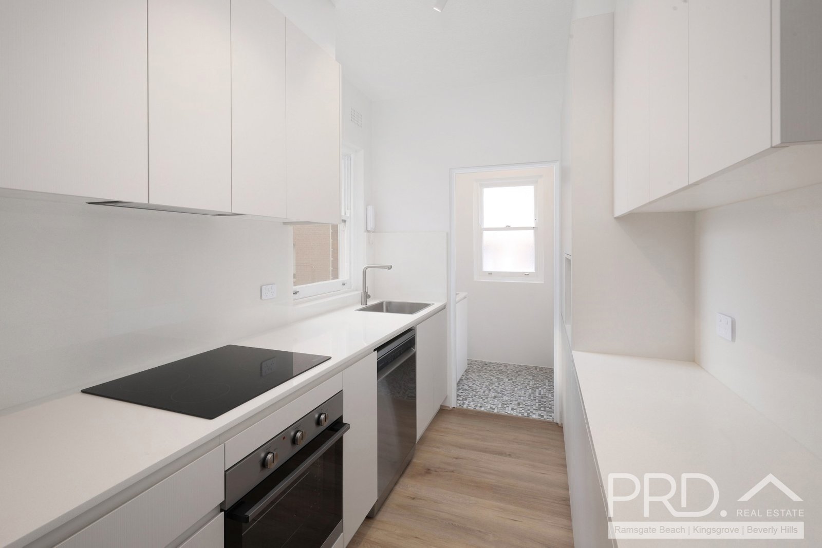 4/146 Russell Avenue DOLLS POINT 3