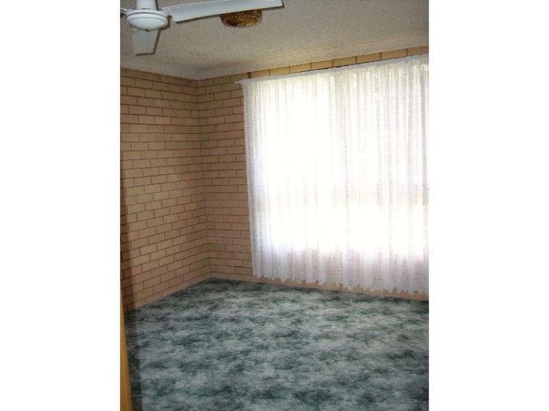 4/147 Capper Street TUMUT 8