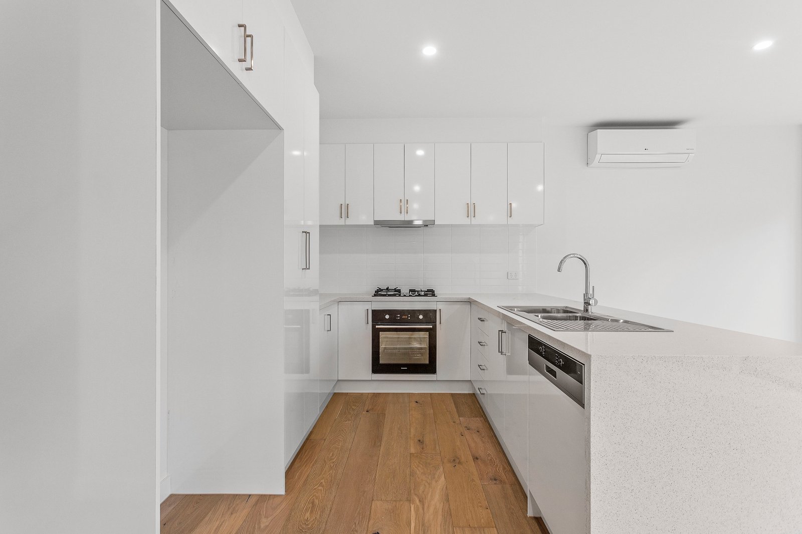 Gallery: 4/15 Lewis Street