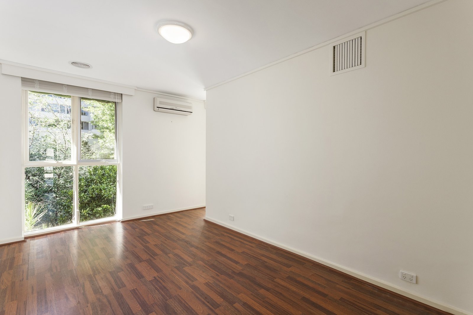 Real Estate and Property in 4/15 Myoora Road, Toorak, VIC