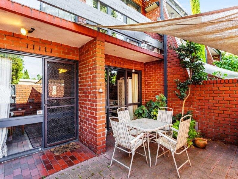 Gallery: 4/150 Hyde Street