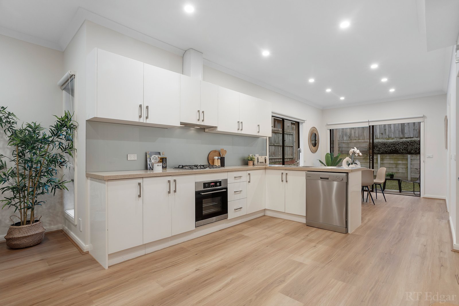 Real Estate and Property in 4/158 Warrigal Road, Camberwell, VIC