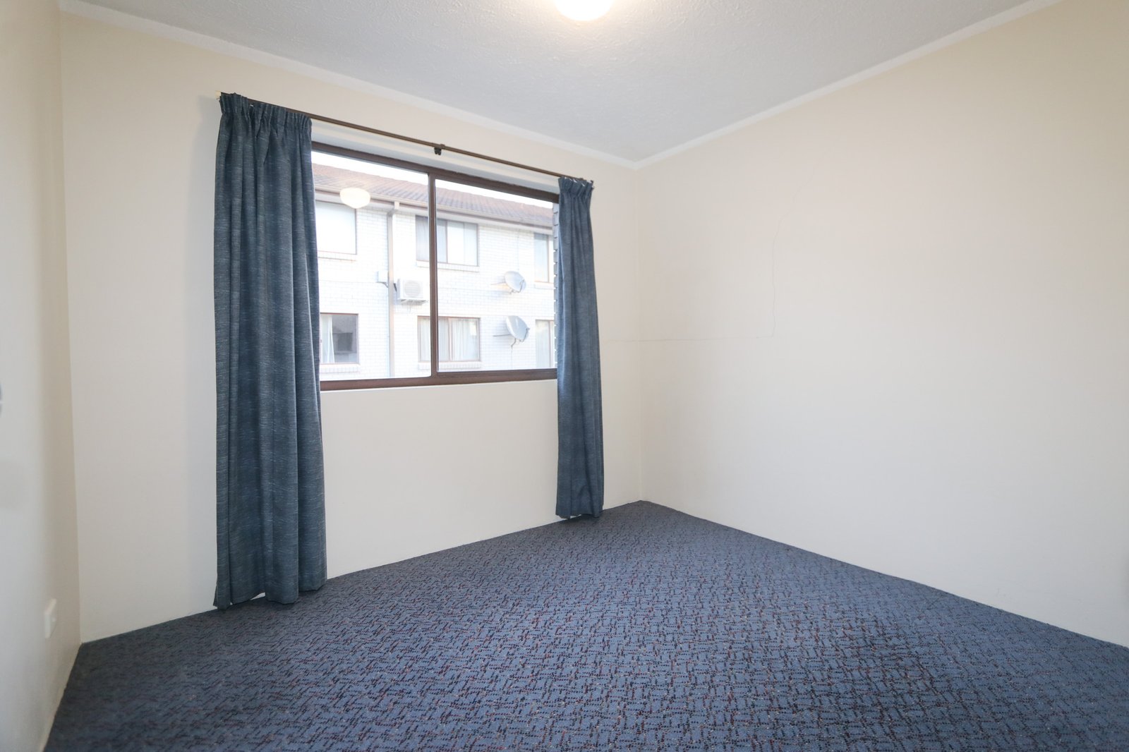 4/159 Muir Street LABRADOR 6
