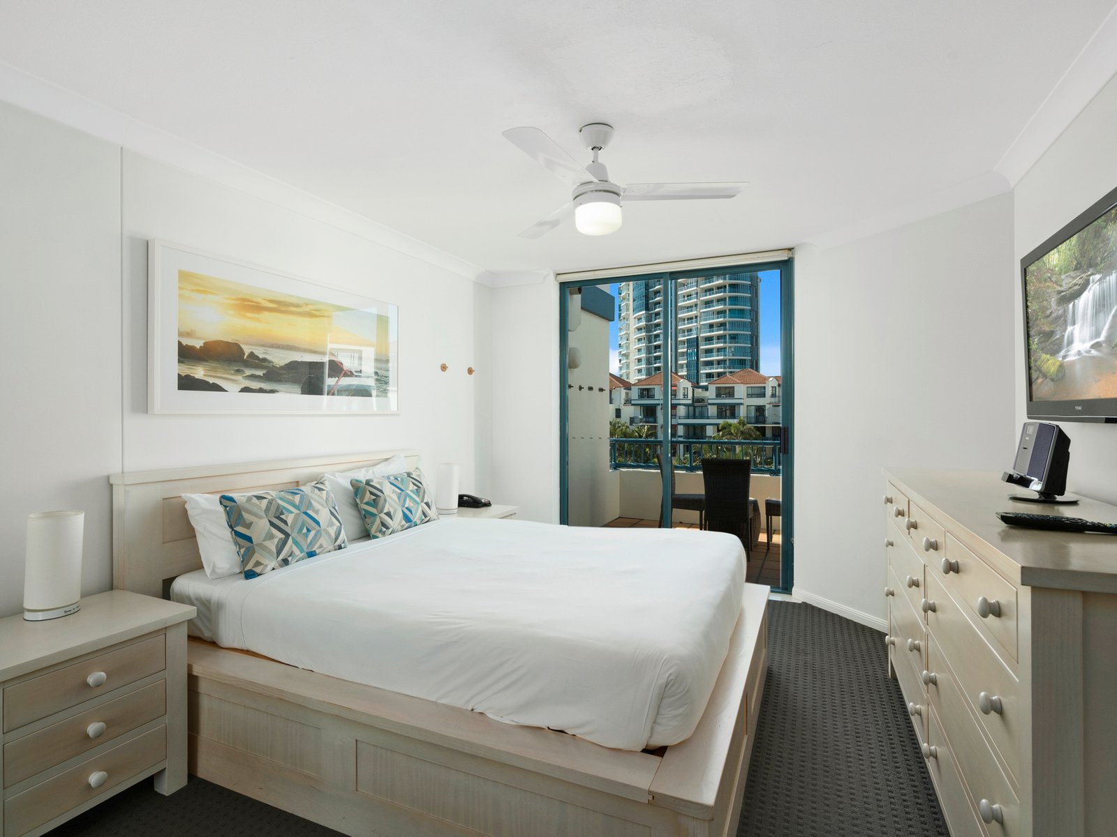 415/99 Griffith Street COOLANGATTA 5