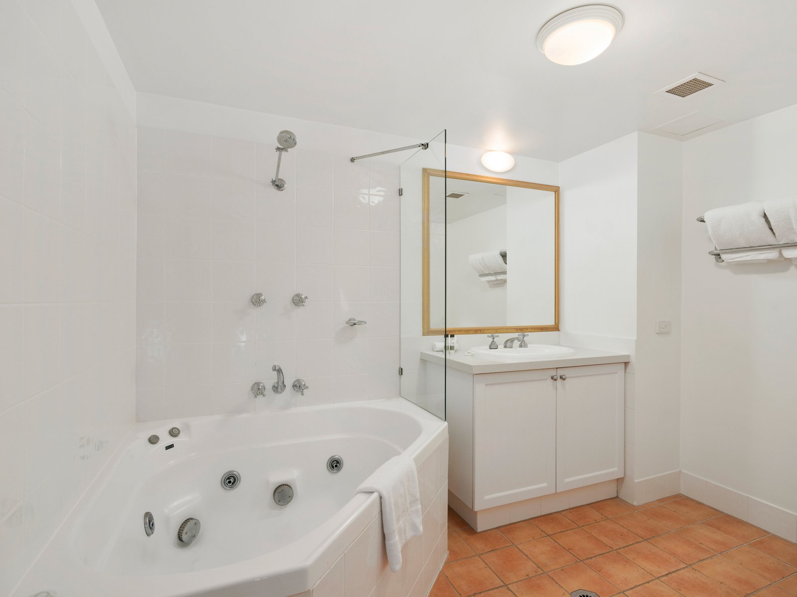 415/99 Griffith Street COOLANGATTA 6