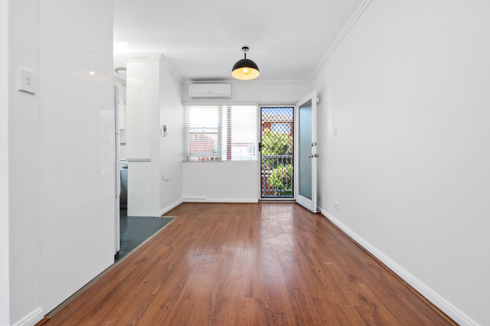 4/16 Brittain Crescent HILLSDALE 8