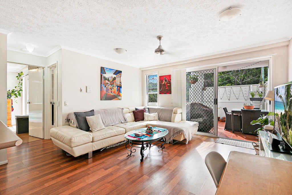 4/16 Djerral Ave  BURLEIGH HEADS 1
