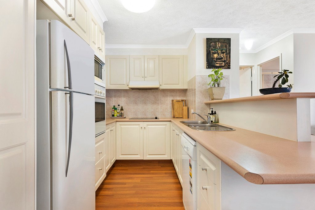4/16 Djerral Ave  BURLEIGH HEADS 2