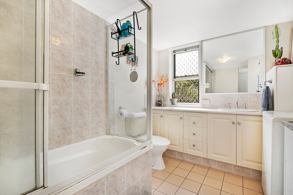 4/16 Djerral Ave  BURLEIGH HEADS 6