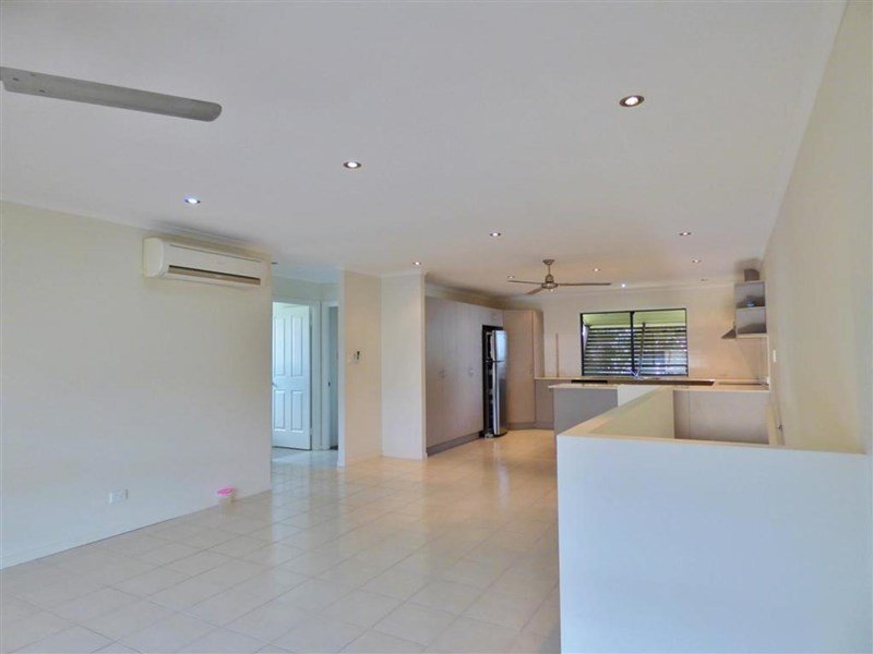 4/16 Marathon Street PROSERPINE 2